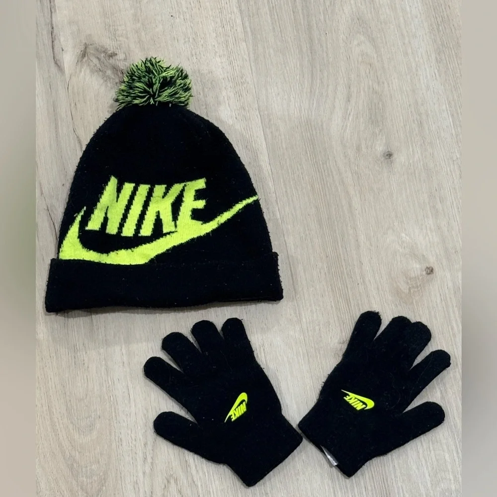 Nike youth hat & gloves O/S